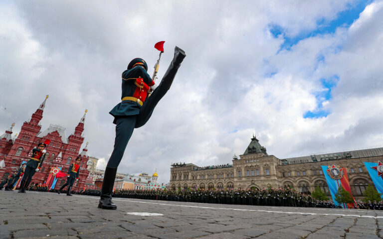 Ημέρα της Νίκης: Η Ρωσία γιορτάζει με παρέλαση στη Μόσχα, ενώ κερδίζει έδαφος στην Ουκρανία